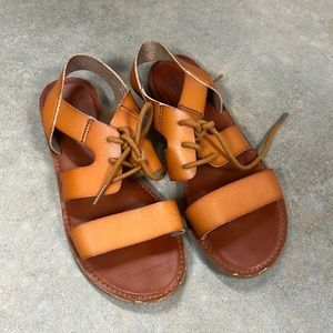 American Eagle brown sandals
